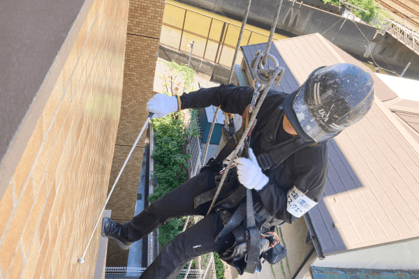 足場を組まないブランコ工法